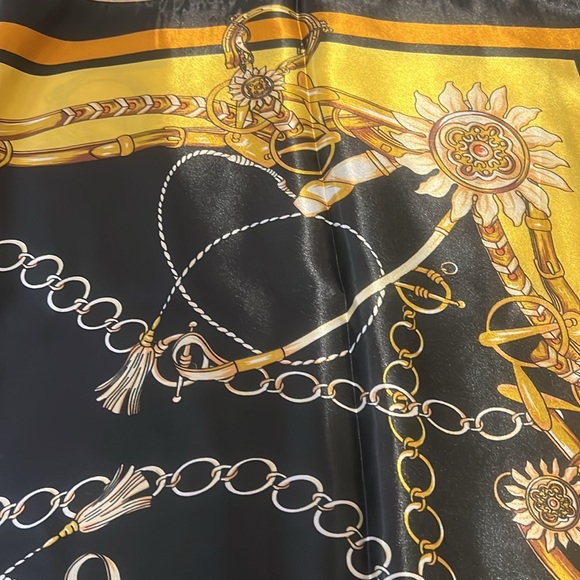 Sun scrolls, chains, reins, horseshoes etc - Picture 3 of 4